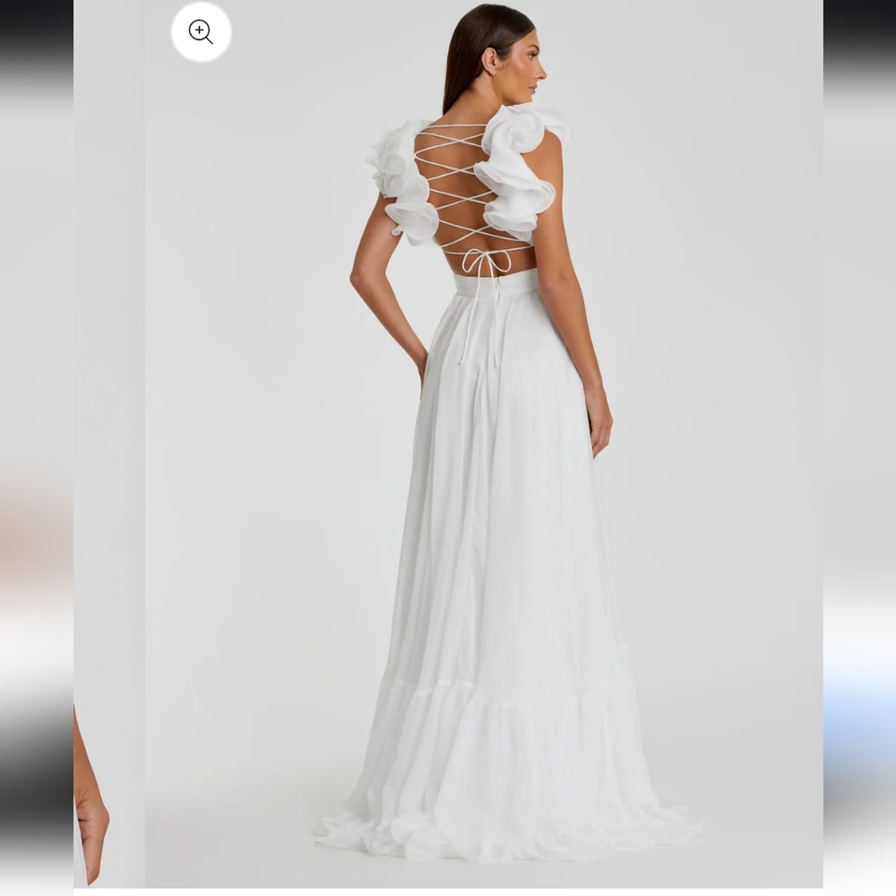 Elegant White Sleeveless Gown